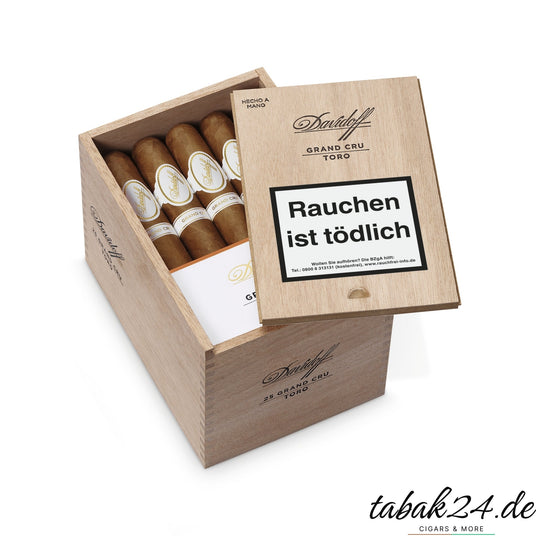 Geöffnete Davidoff Grand Cru Zigarrenkiste mit sorgfältig gereihten Zigarren