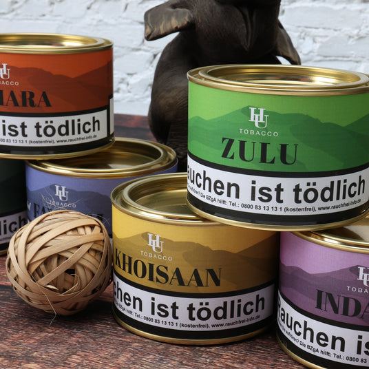 HU Tobacco African Line Pfeifentabake vor stimmungsvoller afrikanischer Kulisse