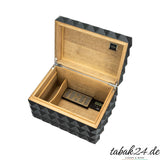 Colibri Humidor Grand Quasar schwarz, geöffnet mit Hygrometer, Seitenansicht