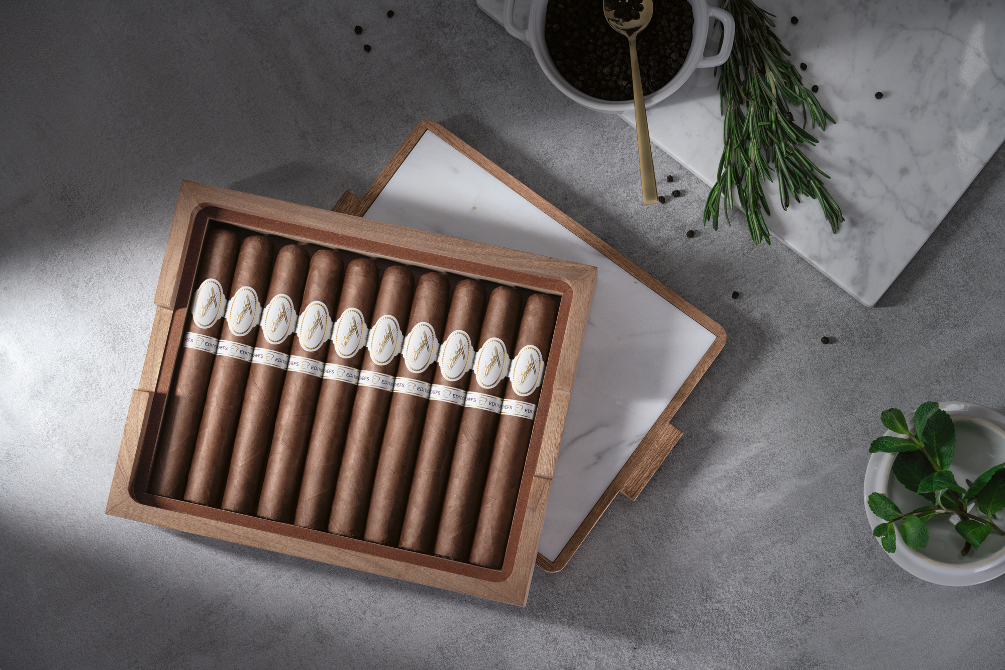 Davidoff Chefs Edition 2025 Toro Kiste offen mit zehn Zigarren
