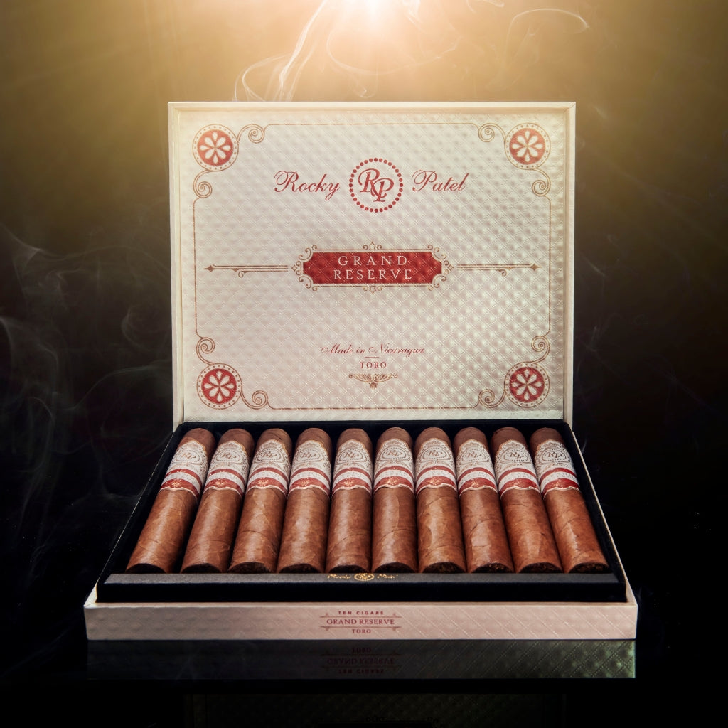 Rocky Patel Grand Reserve – geöffnete Kiste, Lifestyle-Aufnahme