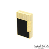 S.T. Dupont Le Grand C23790CL Schwarz Guilloche Gelbgold – Schrägansicht mit S.T. Dupont Paris Gravur
