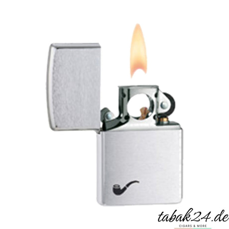 Zippo Pfeifenfeuerzeug Chrom gebürstet – geöffnet mit Flamme